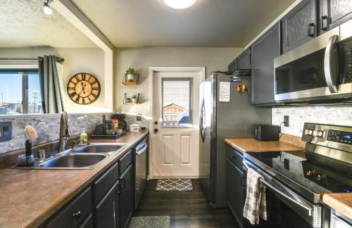 Updated Townhome Near Airport and Shopping! - Foto 9