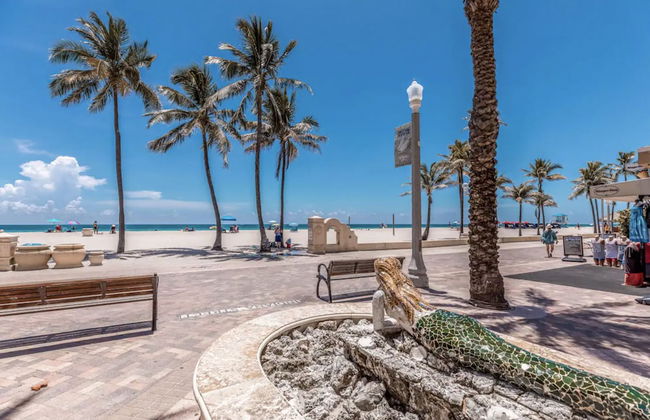 Palm Lined Oasis Walk To Beach - Foto 24