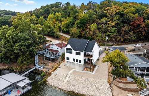 Modern Lakefront Escape | The Twelve - Foto 57