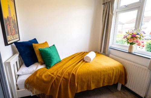 Green Haven Villa - 4BR Spacious House with Hot tub, Ample Parking, Air Condition, WIFI, Netflix, Patio & Garden - Foto 7