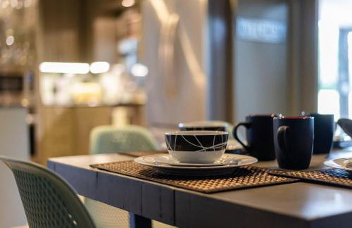 Serene POOL & Firepit in Stunning Home By Airport - Foto 28