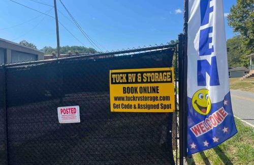 The Fishing Hole #4 Near Town - Foto 42