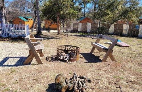 Texas State Glamping in this Charming Cabin Rental for Six in Pipe Creek - Foto 23
