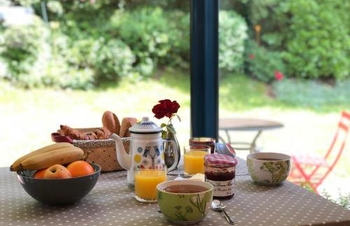 Maison de centre-ville au calme avec jardin et parkings - Photo 6