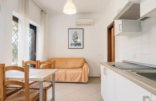 Free parking 5 minutes from the bus stop - Foto 5