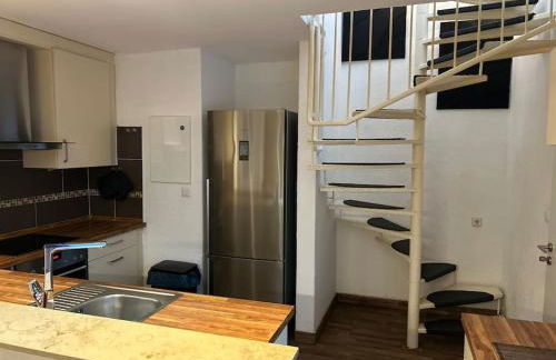 Ferienhaus mit Privatparkplatz, Terrasse und Stadtnähe - Foto 13