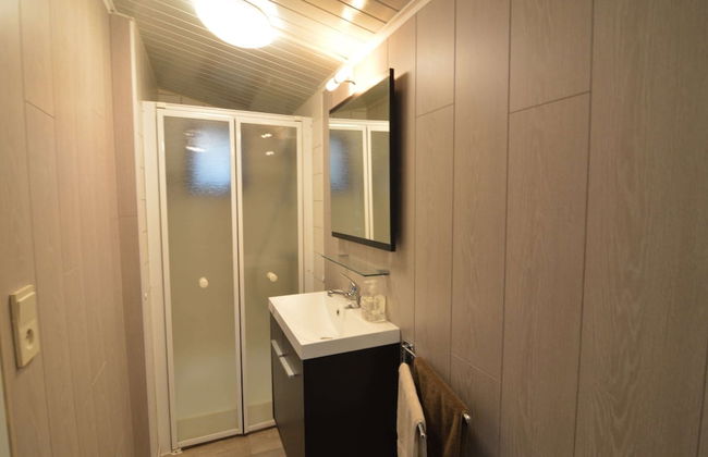 Modern Waterfront Chalet - Photo 15