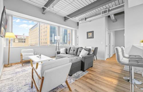 Spacious 2 BD Apt l Downtown Cleveland l Free Parking - Photo 1