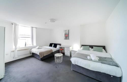 Stylish 3BR Derby Apartment - Sleeps 6, Central Location - Foto 20