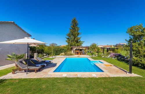 Holiday house Dorstari by Villsy - large garden with pool, playground for kids and adults - Photo 1