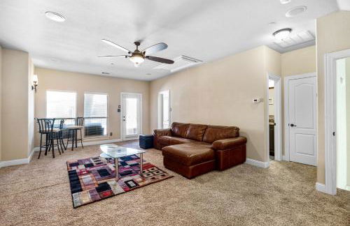 Luxury & Highly furnished upscale w Patio & Garage - Foto 24