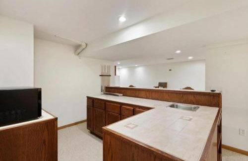 Near Shopping & Dining- The South Bend Bungalow - Foto 24