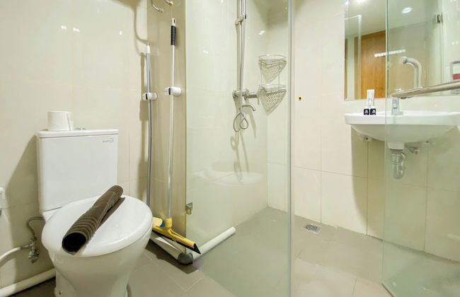 Homey and Nice 1BR at LRT City Jatibening Apartment - Photo 15