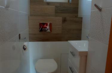 Dom z pięknymi widokami na jezioro ryńskie ilasy. - Foto 40