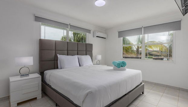 4BR 4BA Villa w Private Pool Eagle Palm Beach - Foto 5, Habitación