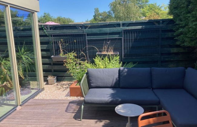 Stylish Holiday Home With Private Garden - Photo 31