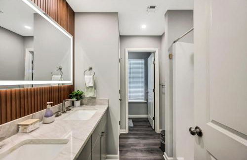 Modern 5BR, Kid-Friendly Home In Poconos with Pool Table - Foto 45