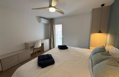 Luxury, beach front, two-bedroom apartment - Photo 8