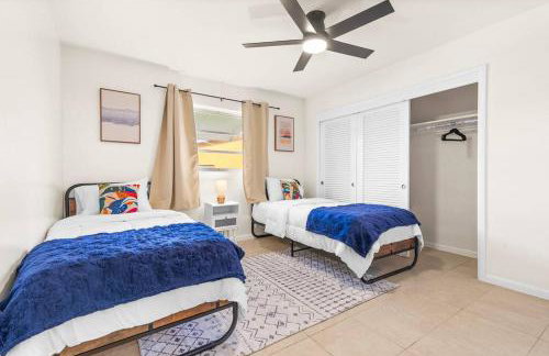 Modern renovated beach oasis home with private pool - Foto 12