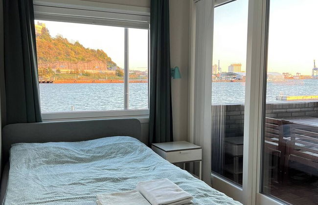 Stylish Seaview 4 Beds Central Apartment Sorenga - Photo 3