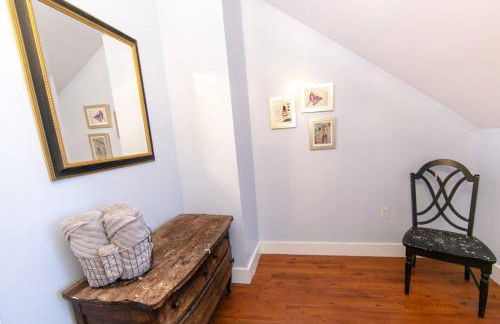 Governors Mansion 5 bedroom-3 bath - Photo 23