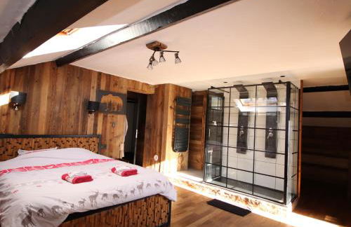 Chalet le Chantelevent for 24 Guests - Slope Views, Pool & Jacuzzi - Foto 14