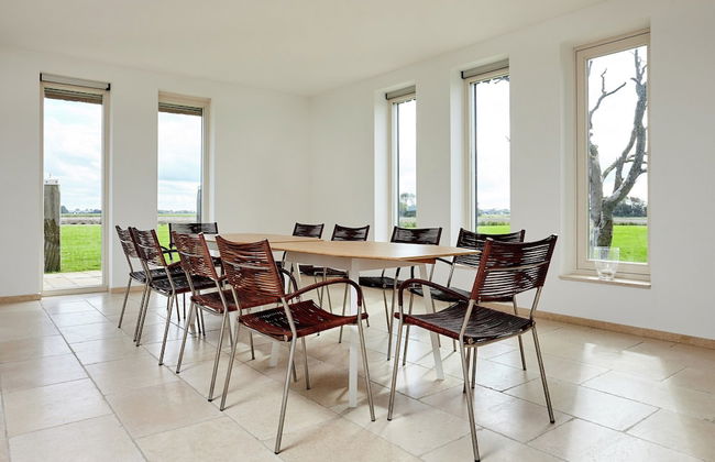 Stately Villa in Wierum with Fantastic Views & Hot Tub - Foto 23