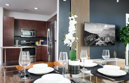 Comfy 2BR-Southtown Near Rvrwalk, Dome & Conv - Photo 6