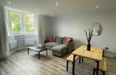 Square Flat - Modern - En-Suites - 6 Guests - Foto 2