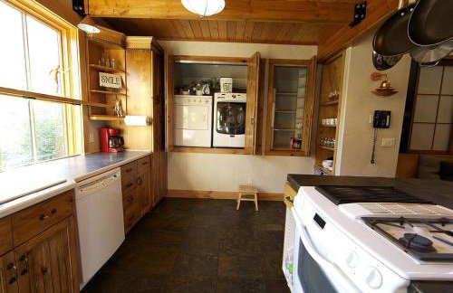 Stately and Unique Cabin Rental with a Wood-Burning Stove near Logan, Utah - Foto 14