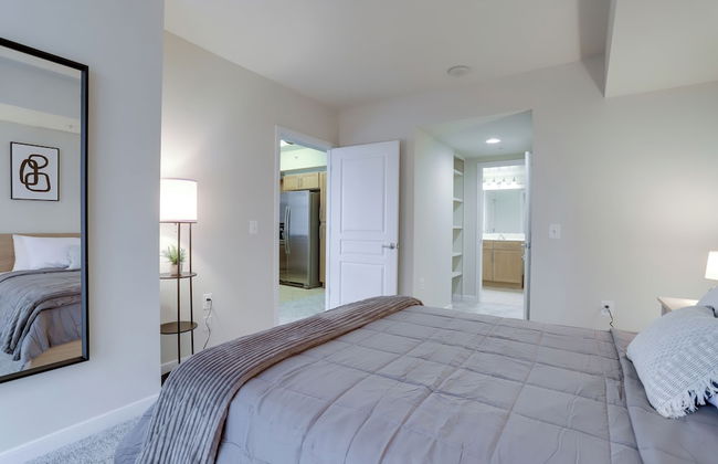 Walkable Alexandria Apts - Photo 17