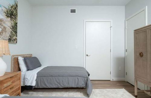 Lux 2BR w Gym Pool sleep 6 in Assembly Square - Photo 22