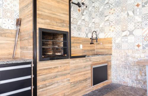 Refúgio Tropical Casa de Praia com Piscina e 4 Suítes e garagem 3 carros, 800 mtrs da praia internet 700 mbps, condomínio privado com pista de skate , quadra de futevôlei , campos e quadras de futebol! - Foto 44