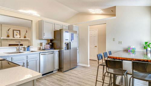 Westfield Home with Furnished Patio 2 Mi to Park St - Foto 2