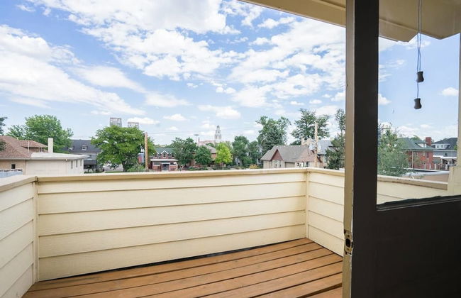 The Modern Couple's Getaway Loft With Private Balcony - Foto 14