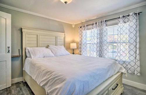 Walk to Swifts Beach! Classic Cottage with Deck - Foto 12