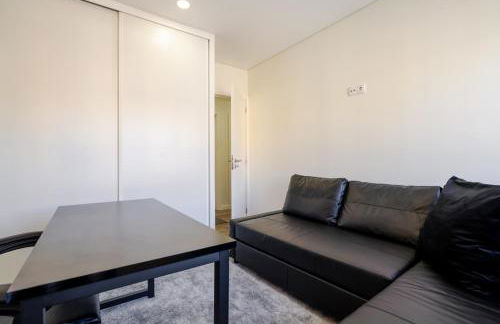 Spacious & Stylish Flat with Garage by HostWise - Foto 22