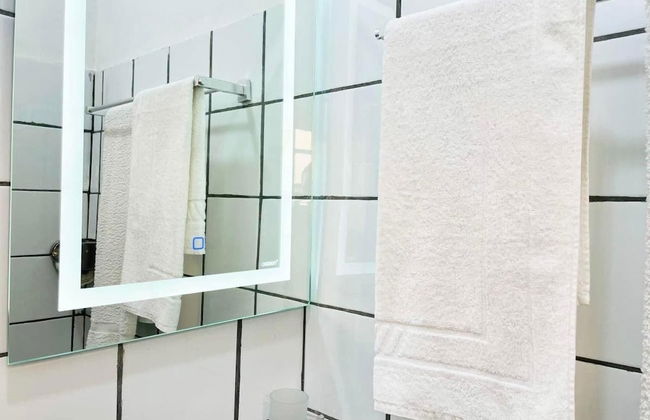 1 Bed Studio Sleeps 2 - Canal View, Parking, Wifi - Foto 5