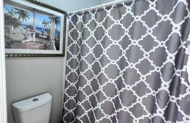 Spacious 2 en-suite BR, pool & spa retreat - Foto 42