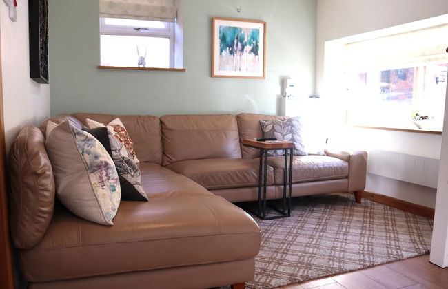 Charming 2-bed Cottage, Beautiful Views, Knutsford - Photo 7