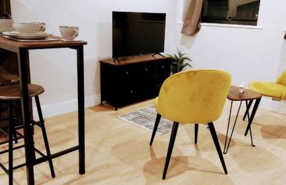 Market Haven Kingsize Studios Town Centre with Netflix, Business & Leisure travellers, multiple units available - Photo 31