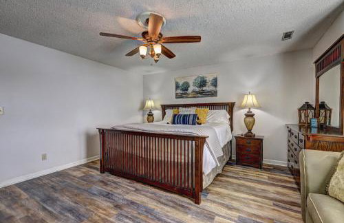 Lakefront Stillwaters Villa with Deck and Private Dock - Foto 20