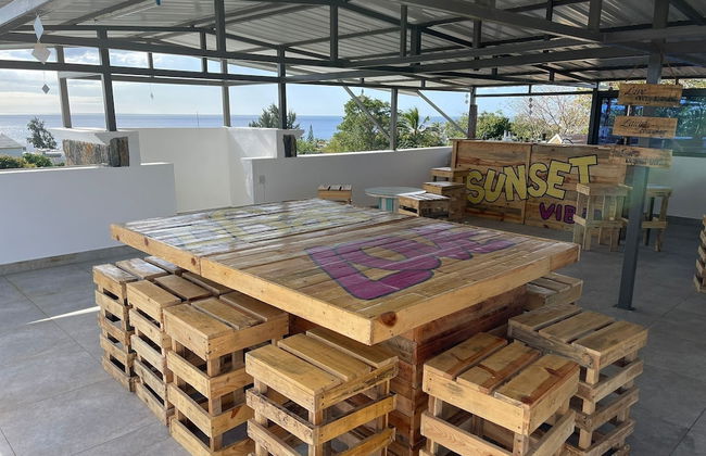 Spacious 4-bed Villa in Flic en Flac Roof top bar - Photo 23