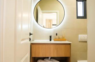 Newly built Villa MarVista with 4 bedrooms,infinity pool & stunning sea and mountain views - Photo 27