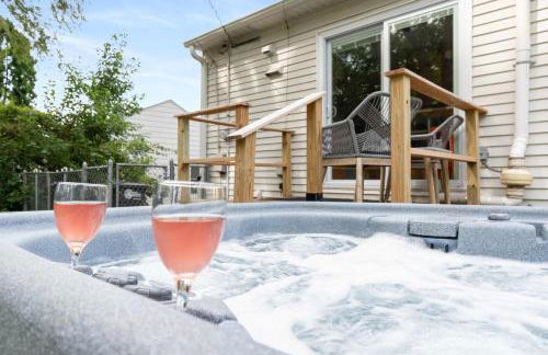 Peaceful Gem HotTub Fenced Yard & Near Downtown - Foto 1