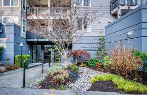 Free Parking - City Views - Near Attractions - Foto 31