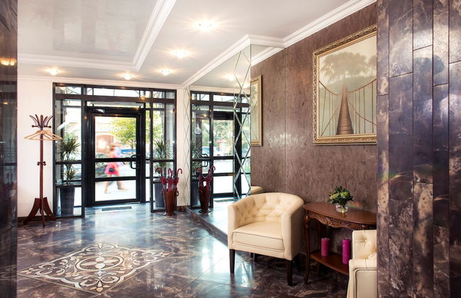 Greguar Hotel & Apartments - Photo 4