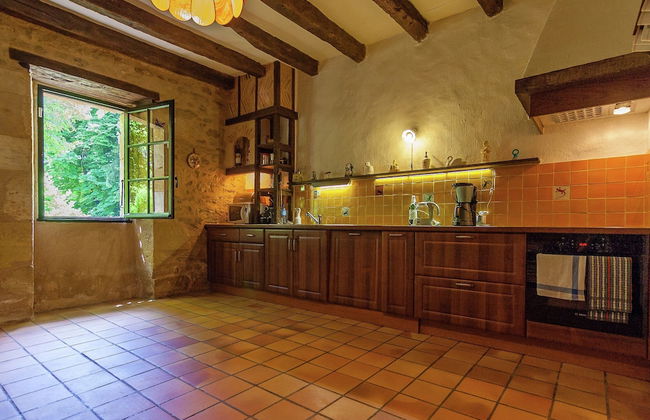 Spacious Farmhouse With Private Heated Pool in a Rustic Garden - Foto 22