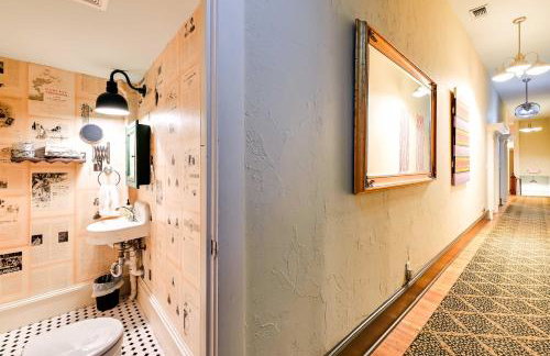 Western-Themed Decatur Studio on Main Street! - Foto 23