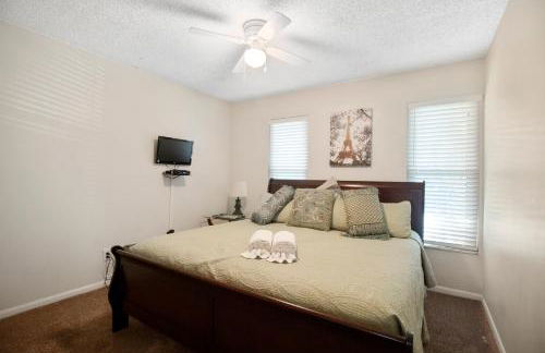 Tampa Bay- Large Pool home- Private Heated Pool! - Foto 41